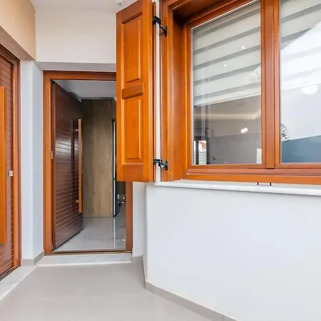 Luxury Four Season By The Sea Apartment