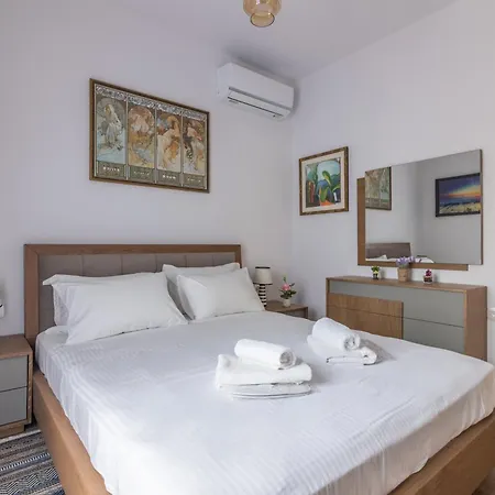 Luxury Four Season By The Sea Apartment